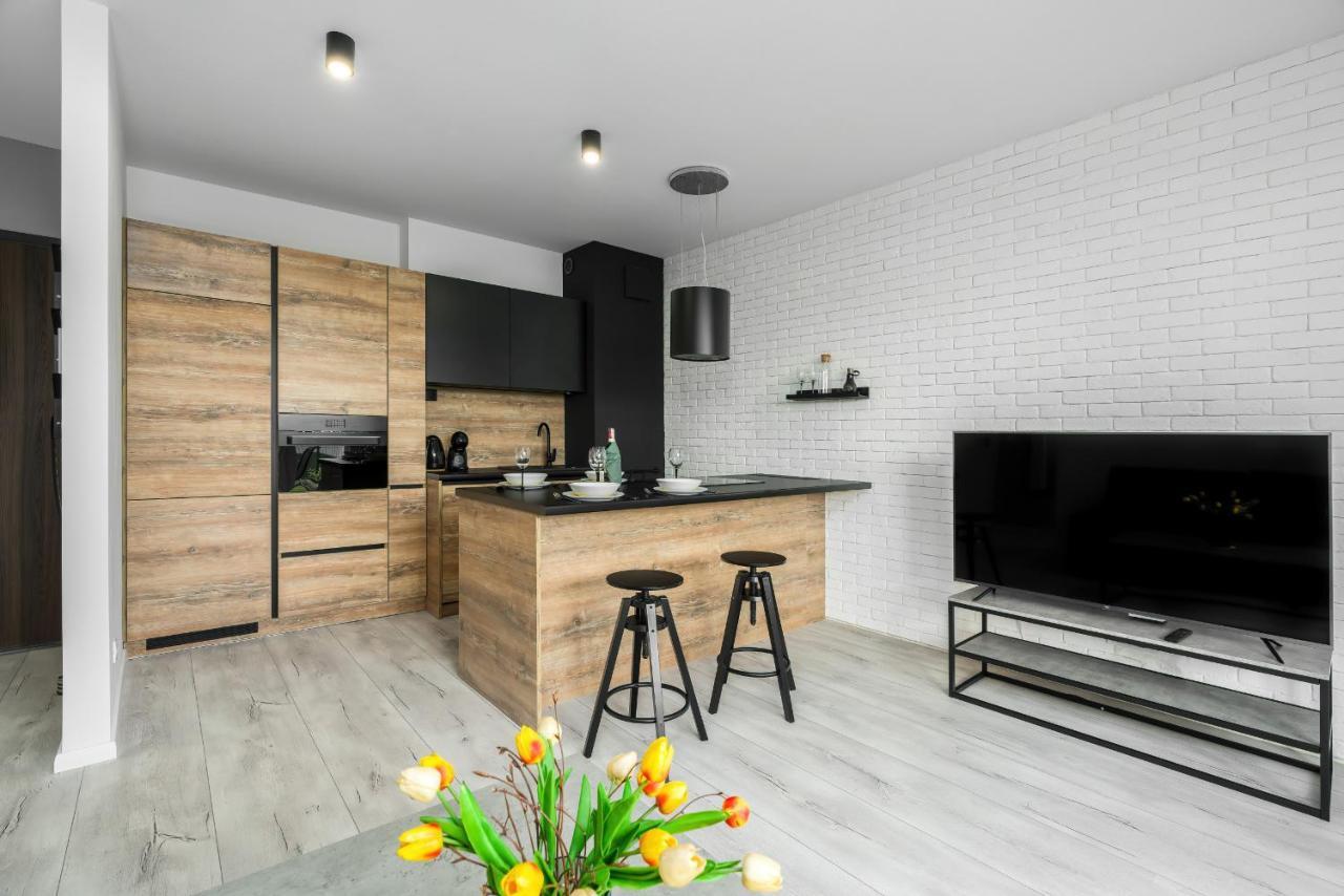 Esencja With Free Parking Garbary 104 By Renters * Познань