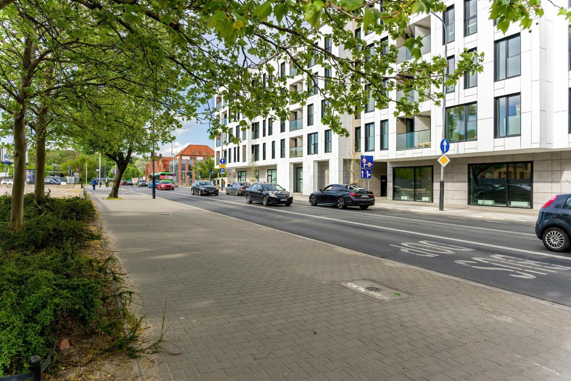 Esencja With Free Parking Garbary 104 By Renters Познань