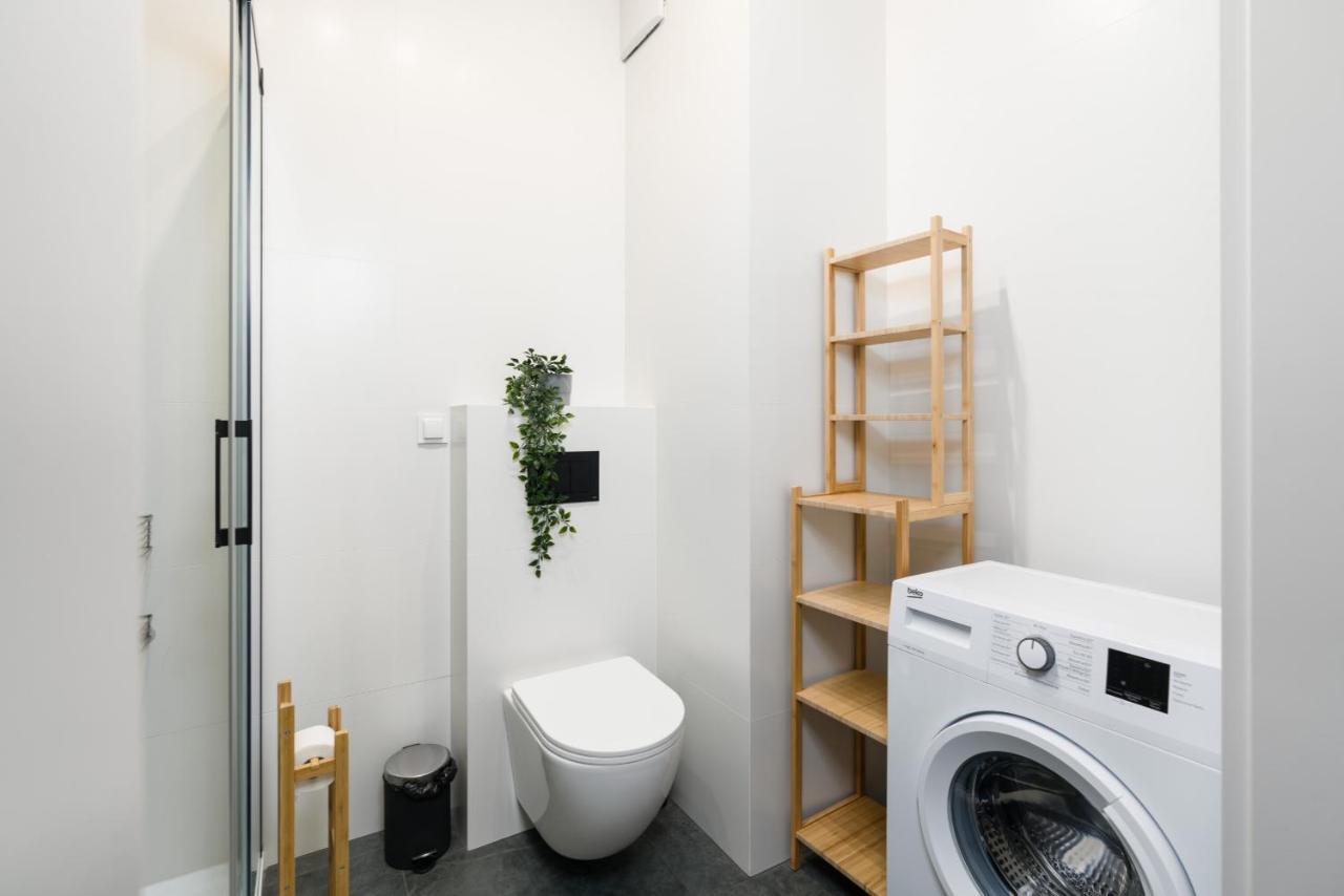 Apartment Esencja With Free Parking Garbary 104 By Renters