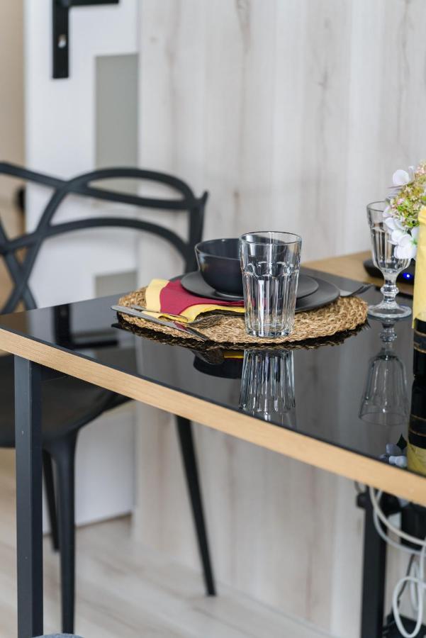 Esencja With Free Parking Garbary 104 By Renters Apartment
